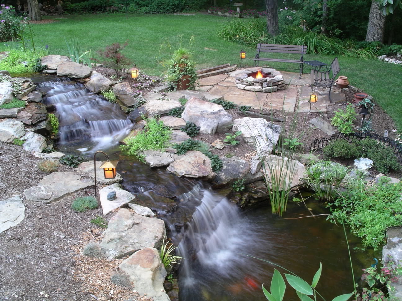 Самодельный пруд. Водопад, сухой ручей, прудик. Водопад, ручей, пруд на даче. Прудик в саду. Водопад-фонтан Ручеек садовый.