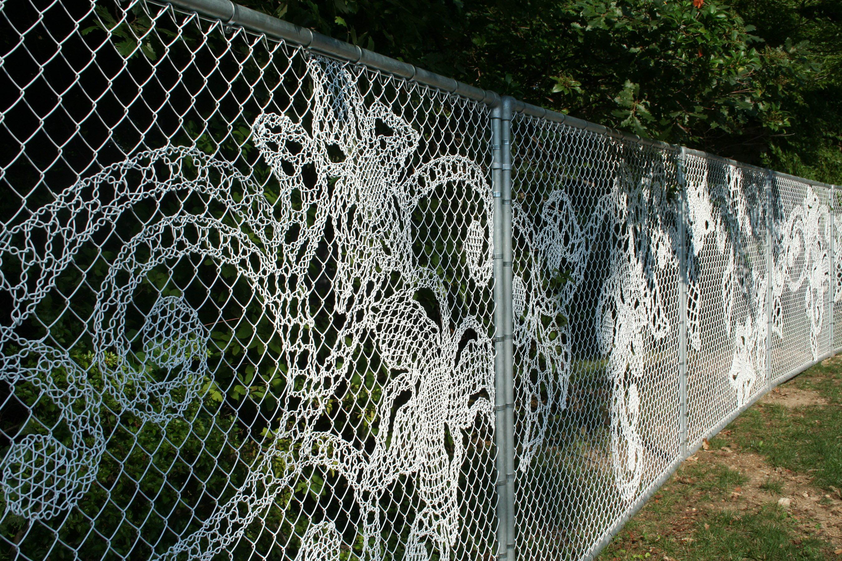 Самодельная сетка. Сетка рабица декоративная 1х10м s makine grass Fence. Красивый забор из сетки рабицы. Ограждение из сетки рабицы. Декоративный забор из сетки.