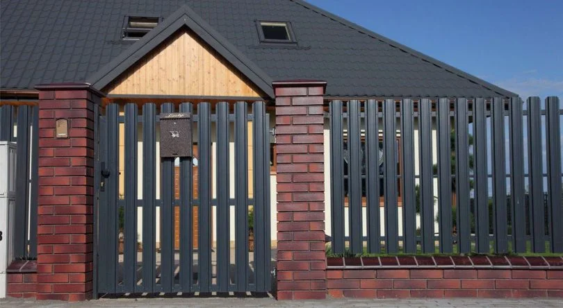 забор металлический