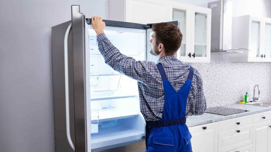 Як зекономити гроші на ремонті холодильника